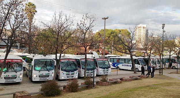 La flota presentada en la terminal de omnibus de Villa Carlos Paz