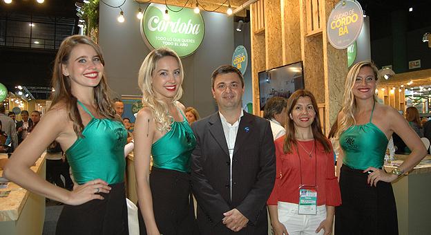 Sebastian Valenti Director de Turismo d ela Municipalidad de Córdoba, junto a Belen Urquiza subdirectora y promotoras.