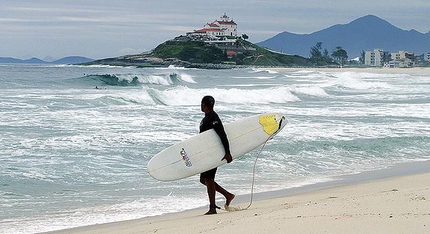 Saquarema - Praia de Itauna. Surfe. 