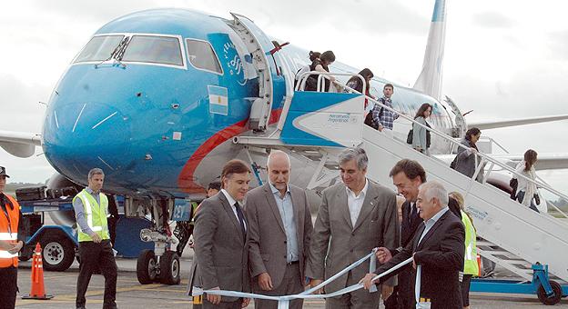 Oficialmente inaugurado el vuelo Tucumán-Córdoba