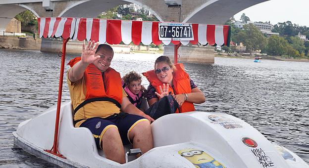 Familia Entrerriana disfrutan del hidropedal en el lago