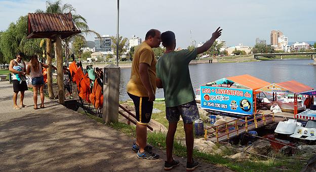 Puesto de Hidropedales y Kayak en el puente Uruguay