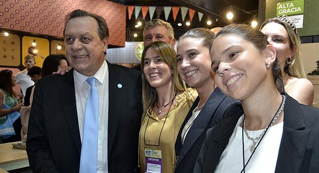 Santos visita el stand de Córdoba Santos visita el stand de Córdoba