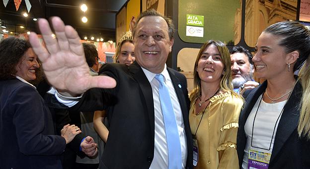Santos visita el stand de Córdoba Santos visita el stand de Córdoba