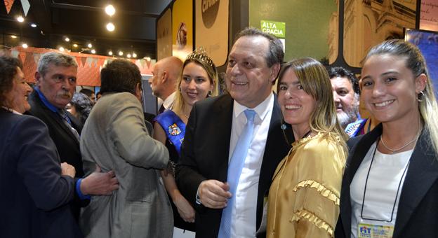 Santos visita el stand de Córdoba Santos visita el stand de Córdoba
