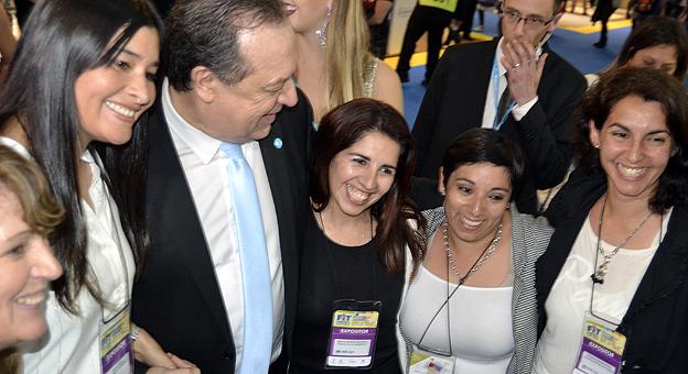 Santos visita el stand de Córdoba Santos visita el stand de Córdoba