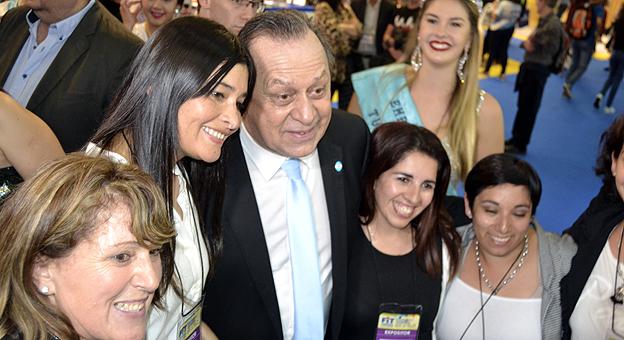 Santos visita el stand de Córdoba Santos visita el stand de Córdoba