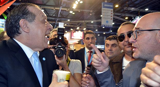Santos visita el stand de Córdoba Santos visita el stand de Córdoba