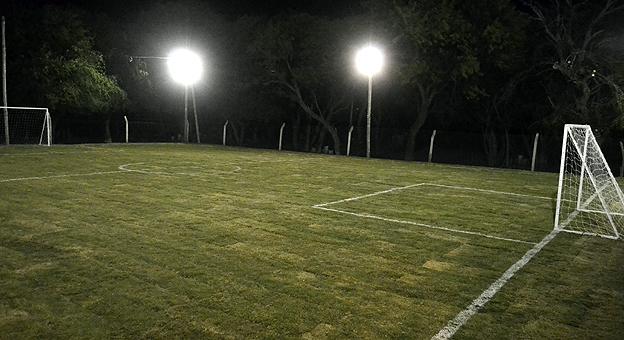 Iluminación cancha de futbol 5 en el balneario