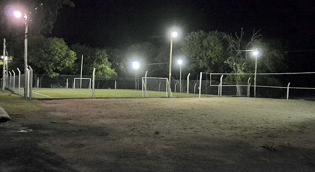 Iluminación cancha de voley playero y futbol 5