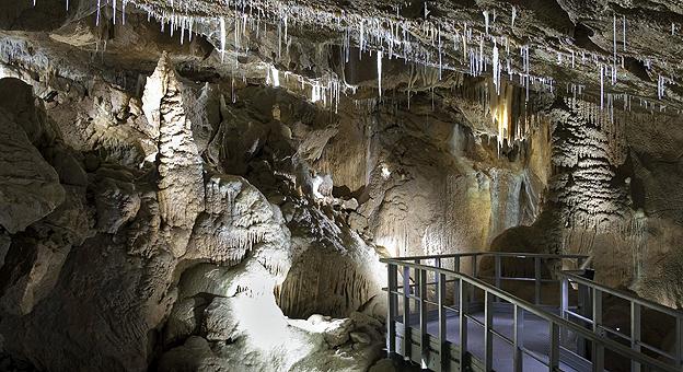 Centellante reino magico bajo la tierra Centellante reino magico bajo la tierra