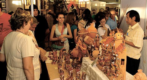 Mucho publico convoca la Feria de las artesanías