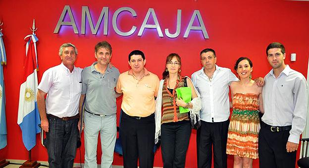 Jorge Cuadrado junto Edwar Daniel Toledo Bena y personal de la  Mutual AMCAJA y colaboradores