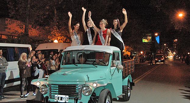 Desfile de las Reinas Invitadas