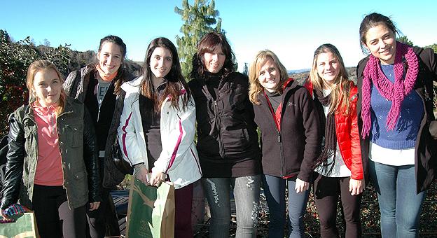 Grupo de periodistas del Fam Pres junto a Elina Echart de Peñón del águila