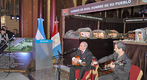 Carlos Di Fulvio en su presentación artística.