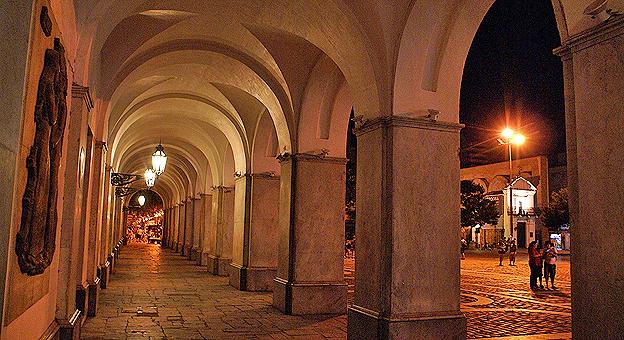 Recova del Cabildo Histórico al fondo el Obispo Mercadillo