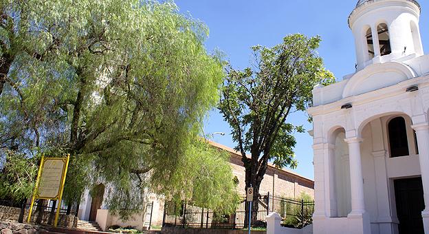 Capilla vieja y la Iglesia en Río Ceballos