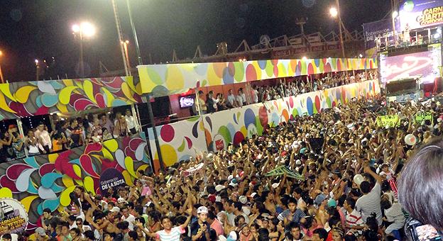 mas de 60000 personas se dieron cita para disfrutar del carnaval cuartetero