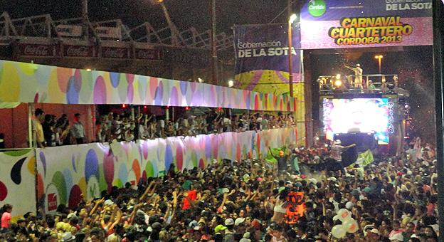 Carnaval cuartetero multitudinaria presencia del pueblo de cordoba