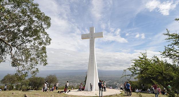 Turistas en el Cerro La Cruz