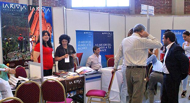 Stand de La Rioja Karina De Priego y Lic Silvia Varela.